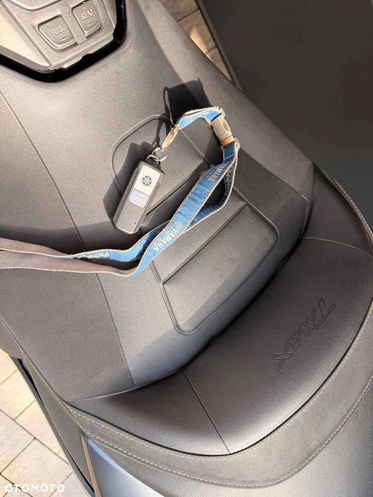 Yamaha Tmax - 16