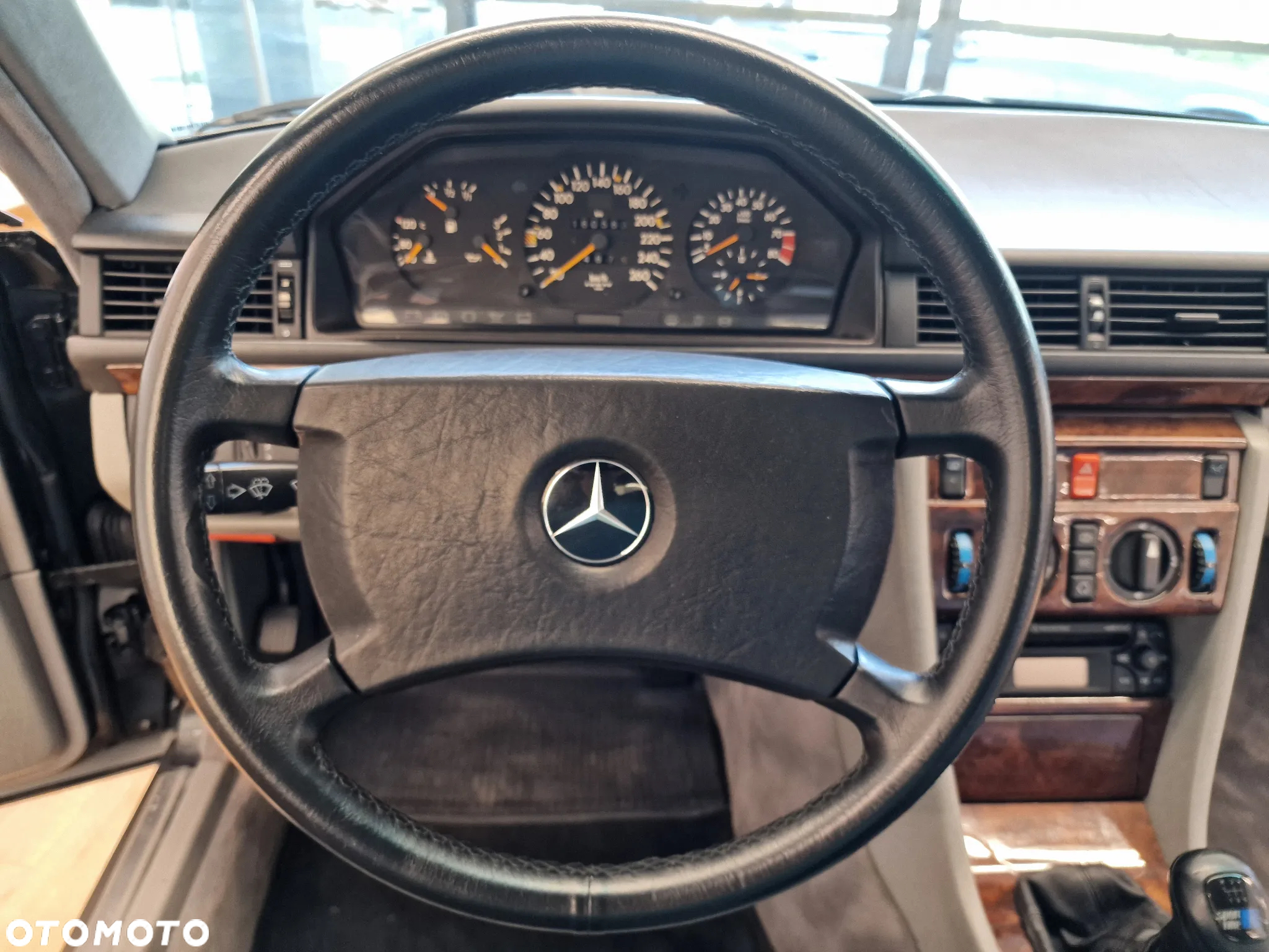 Mercedes-Benz W124 (1984-1993) - 30