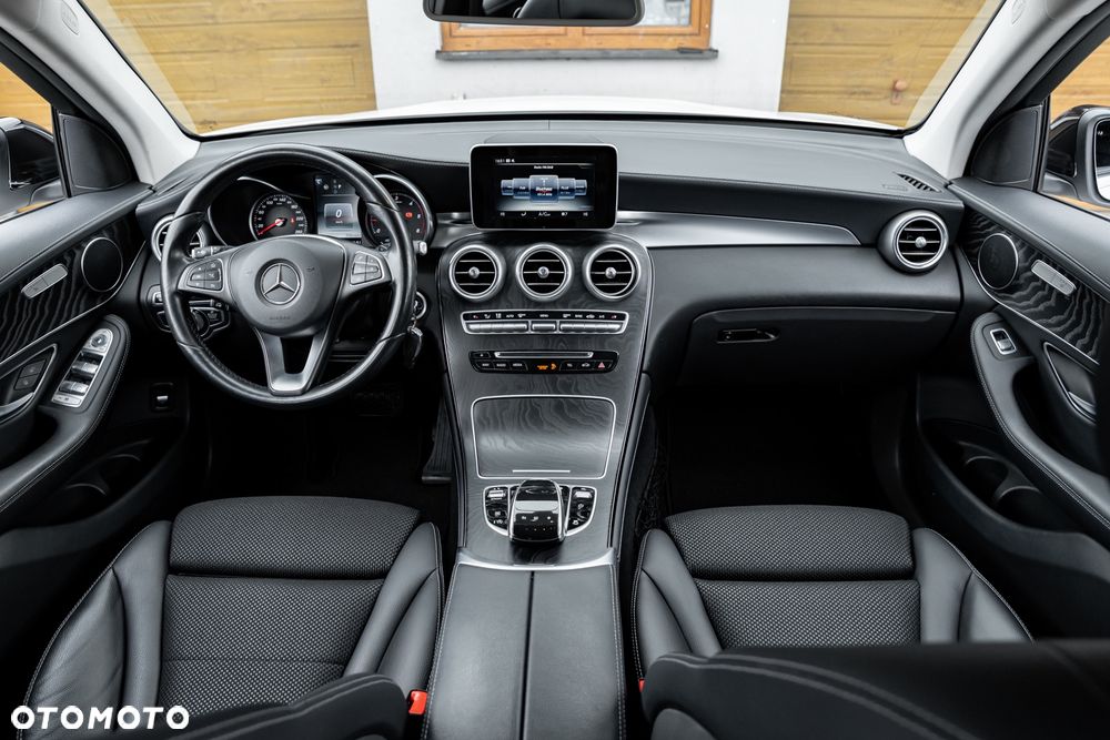 Mercedes-Benz GLC 250 d 4Matic 9G-TRONIC AMG Line - 27