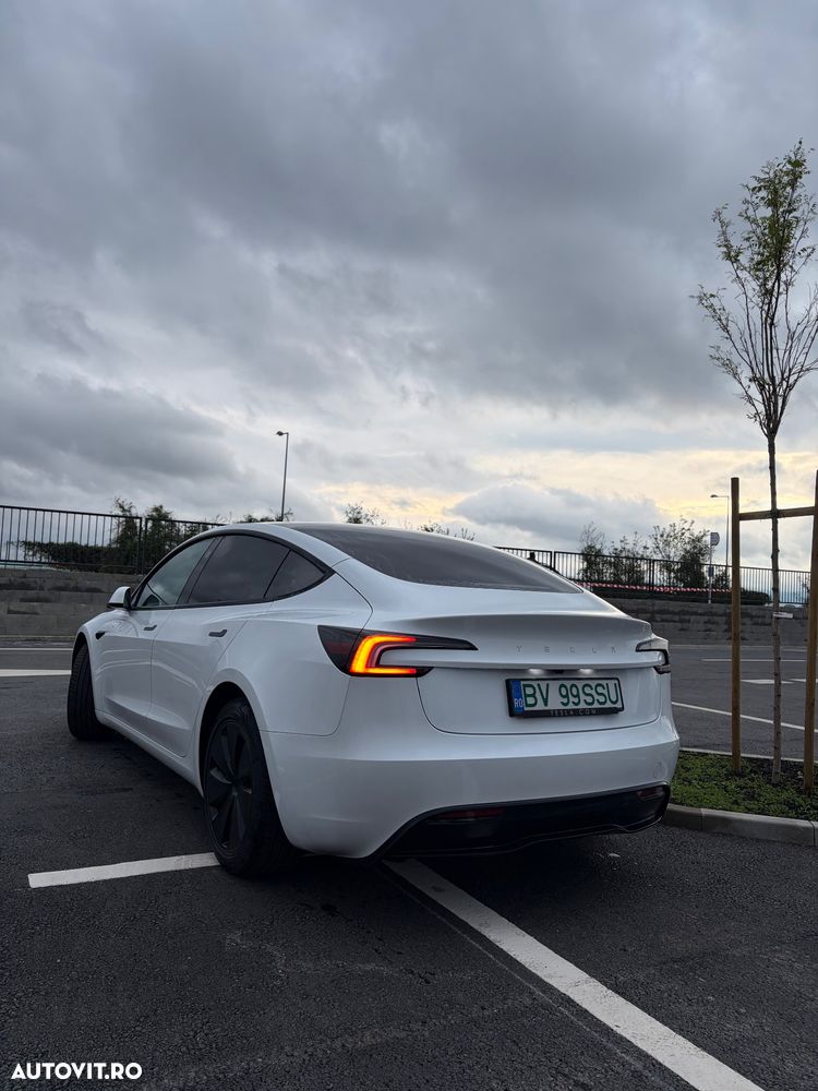 Tesla Model 3 - 4