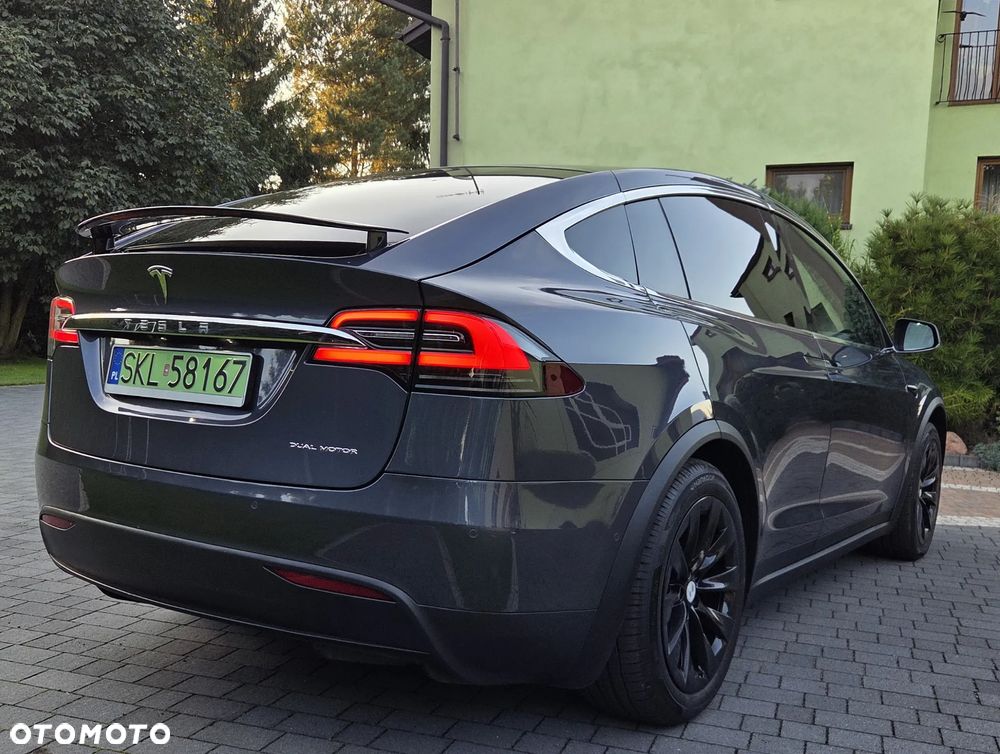 Tesla Model X - 19