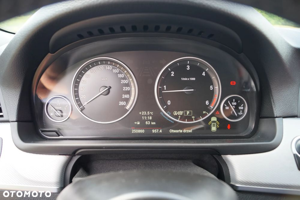 BMW Seria 5 525d xDrive - 17
