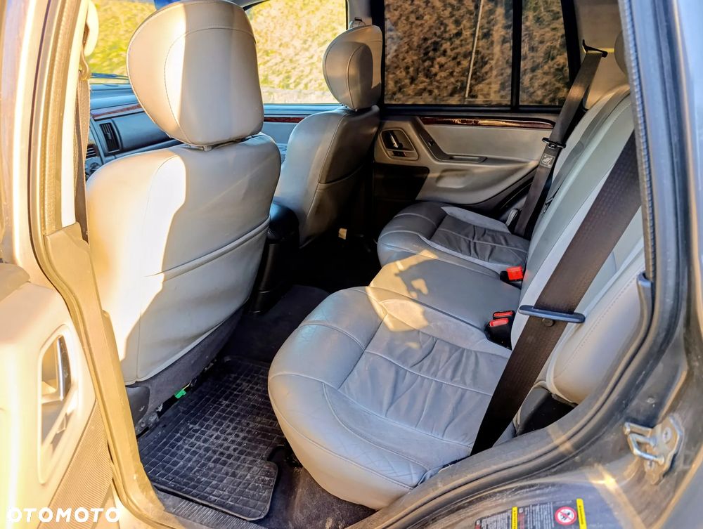 Jeep Grand Cherokee - 14