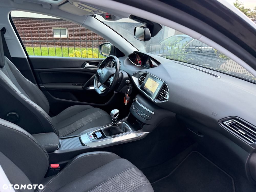 Peugeot 308 1.2 PureTech GPF Allure S&S - 12