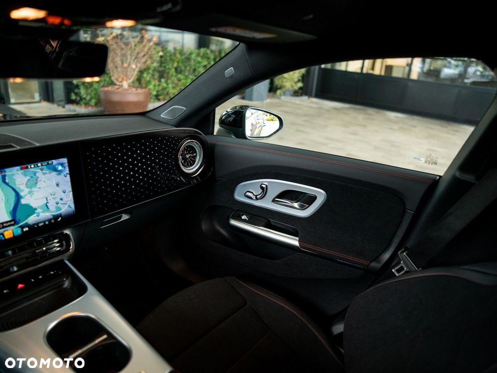 Mercedes-Benz CLA - 28