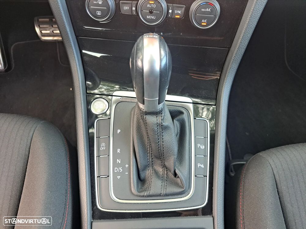 VW Golf 2.0 TDI DSG Sound - 25
