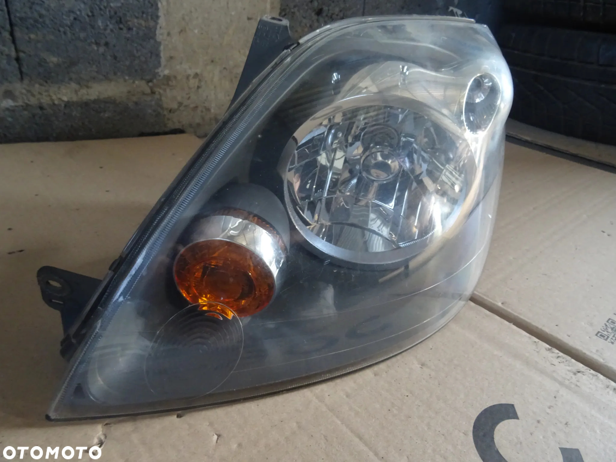 Lampa Ford fiesta MK5 Lewy przód 0301224305 - 2