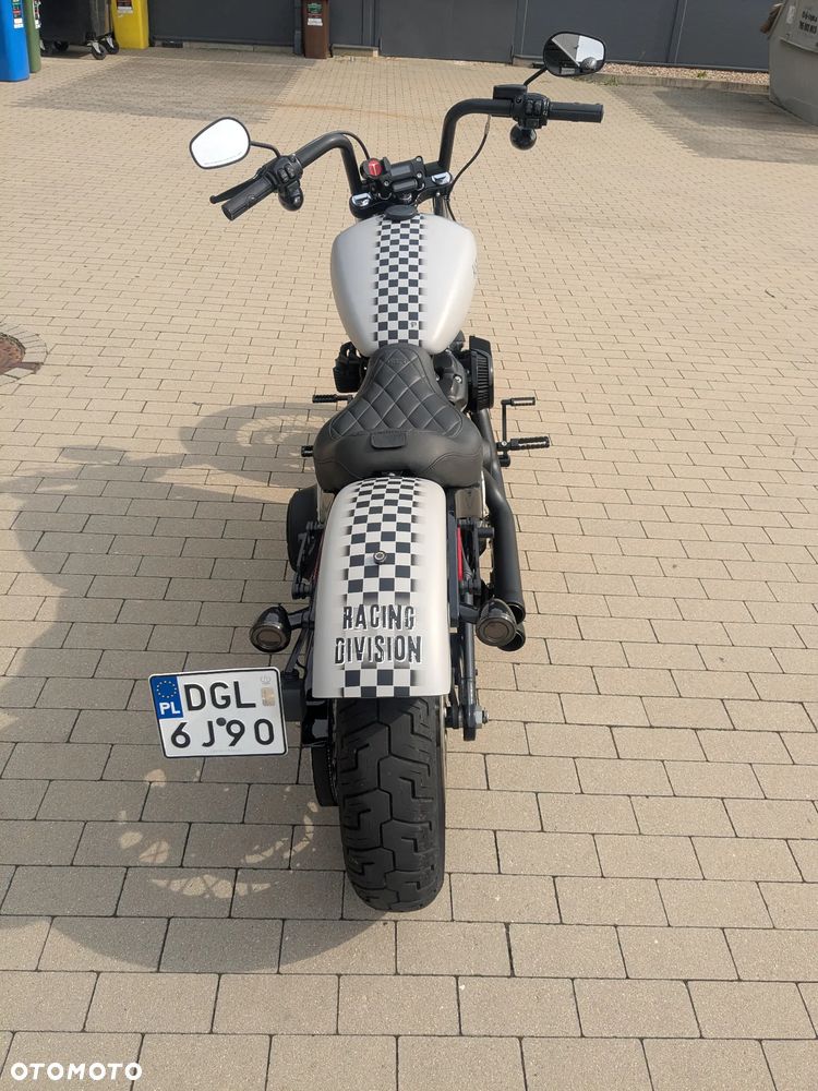 Harley-Davidson Softail Street Bob - 14