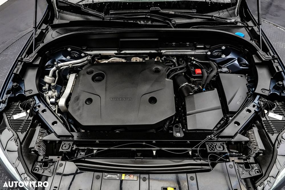 Volvo XC 60 B4 MHEV Momentum - 28