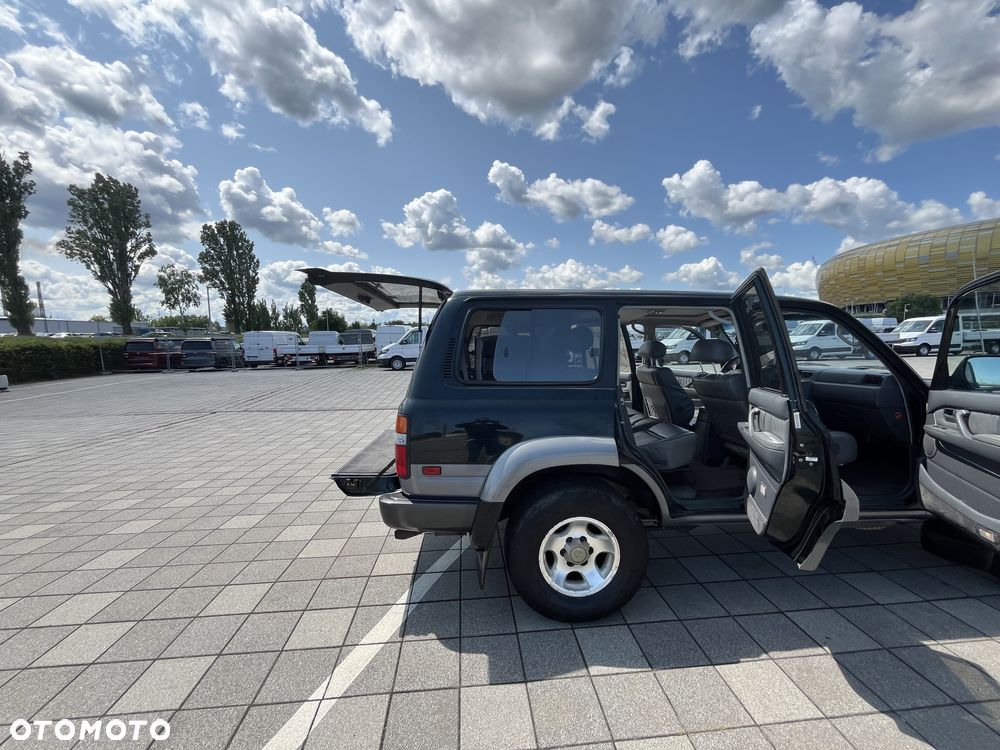Toyota Land Cruiser - 30