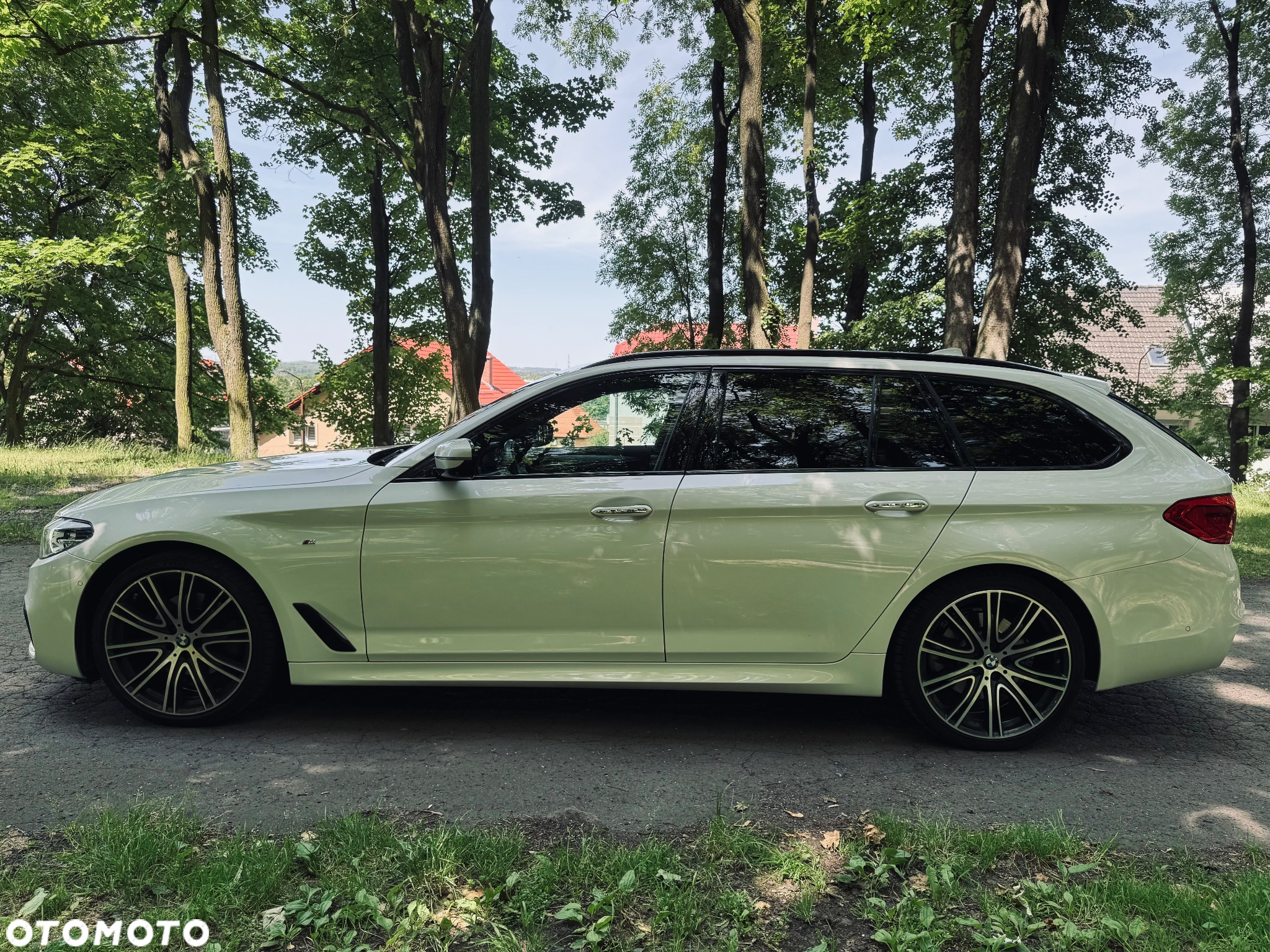 BMW Seria 5 520d Touring M Sport Edition - 10