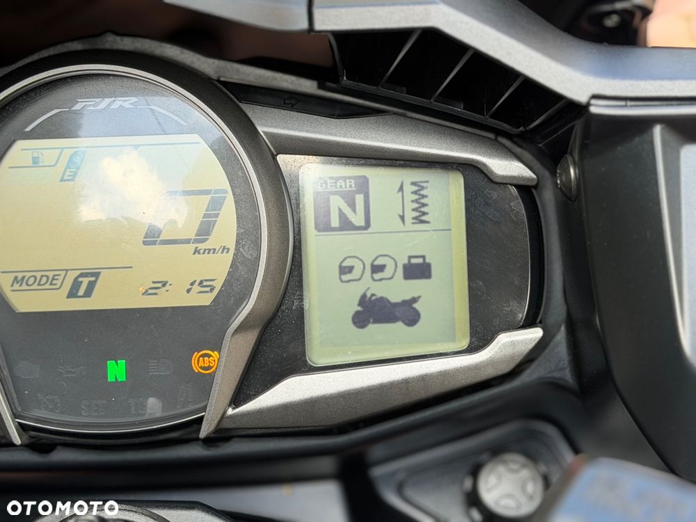 Yamaha FJR - 28