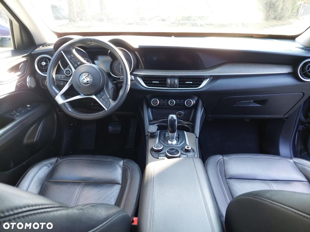 Alfa Romeo Stelvio 2.0 Turbo 16V AT8-Q4 Ti - 7