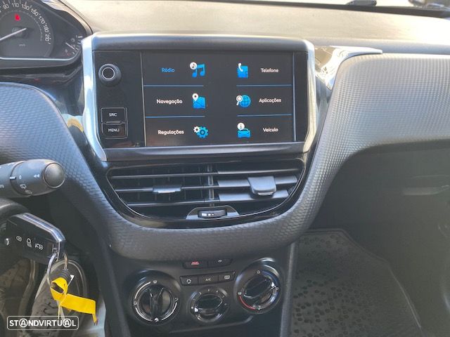 Peugeot 2008 1.2 PureTech Style - 12
