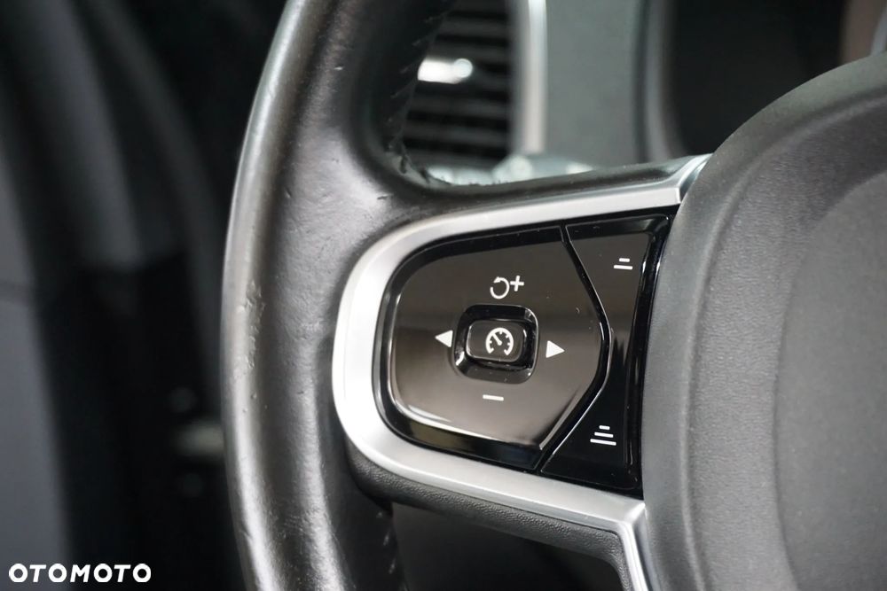 Volvo XC 90 D5 AWD Momentum 7os - 34