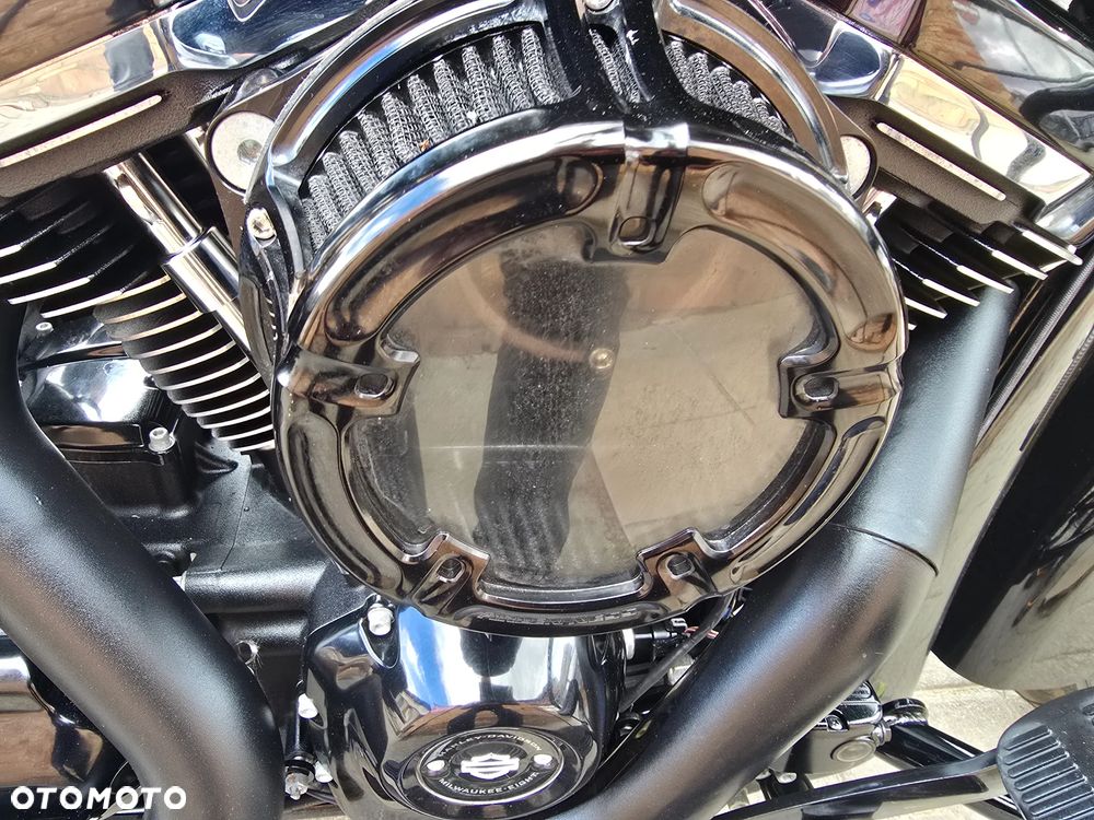 Harley-Davidson Touring Street Glide - 22