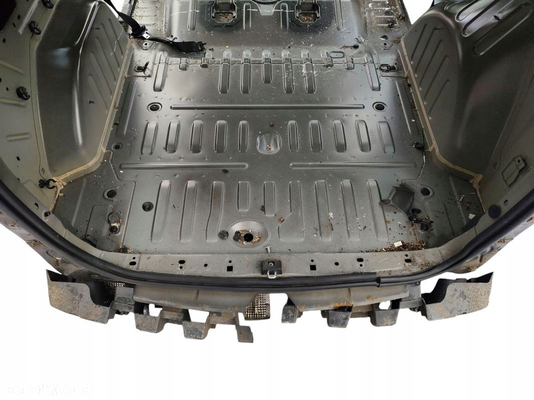 PAS TYLNY PODŁOGA DACIA LODGY (2012-2017) KOD LAKIERU NV676 - 3