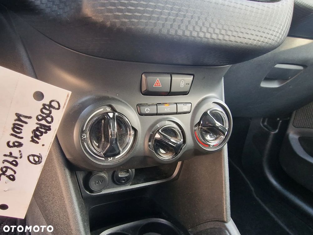 Peugeot 208 1.2 PureTech Style - 28