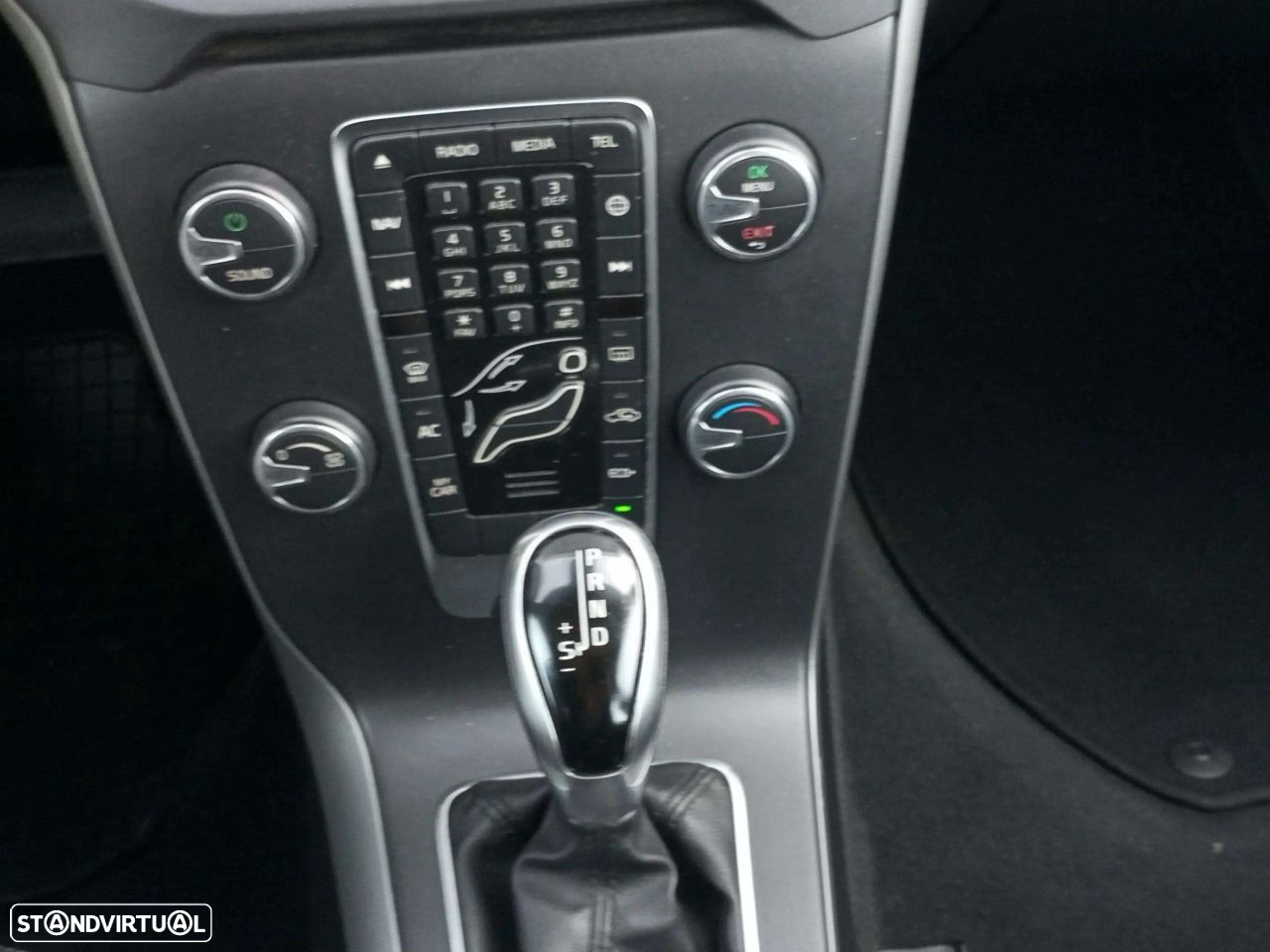 Volvo V40 2.0 D3 Momentum Geartronic - 15