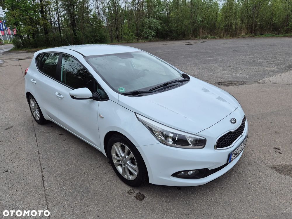 Kia Ceed 1.4 CVVT Fifa World Cup Edition - 4