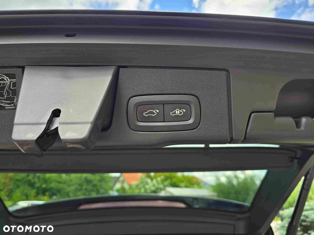 Volvo XC 60 T6 AWD R-Design - 11