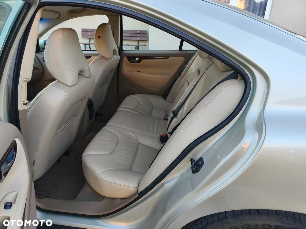 Volvo S60 2.4D Kinetic - 29