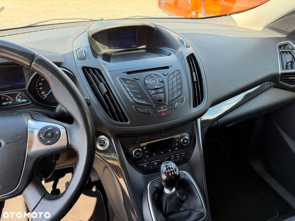 Ford Kuga 2.0 TDCi 2x4 Titanium - 25
