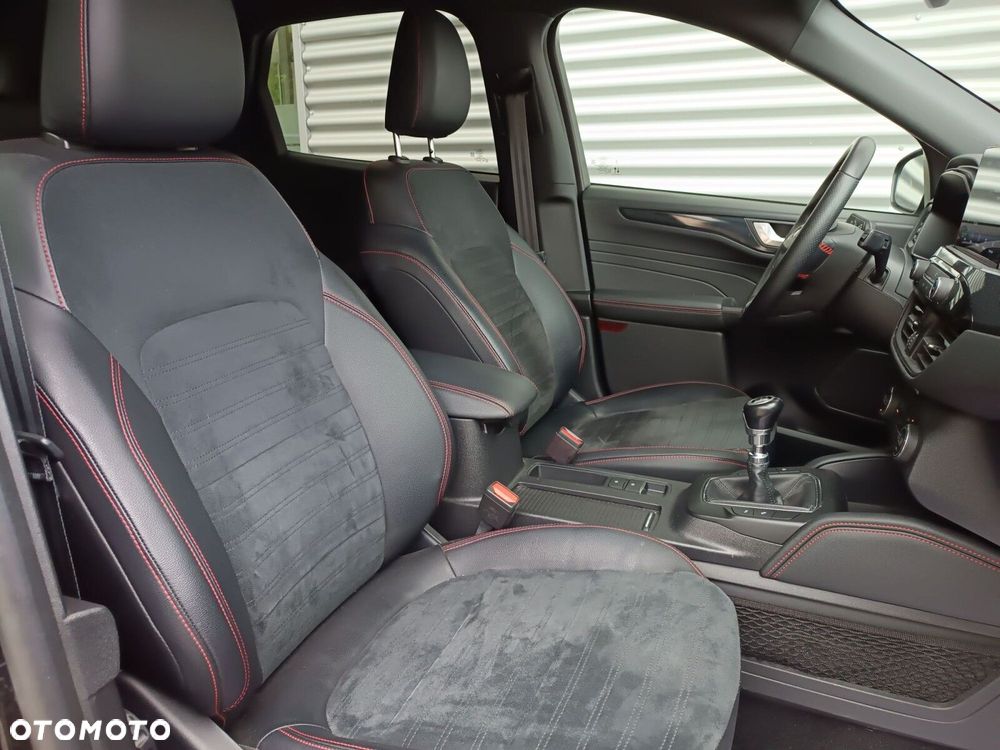 Ford Kuga 1.5 EcoBoost FWD ST-Line X - 35