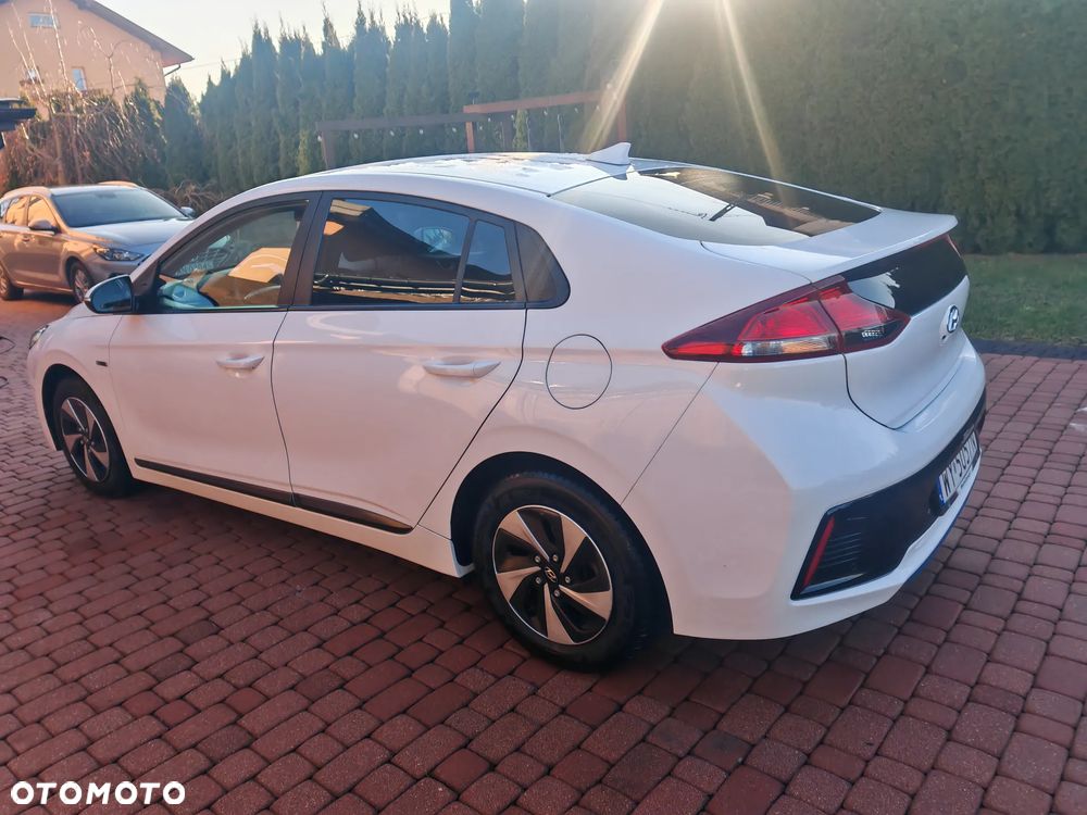 Hyundai IONIQ Hybrid Business - 8