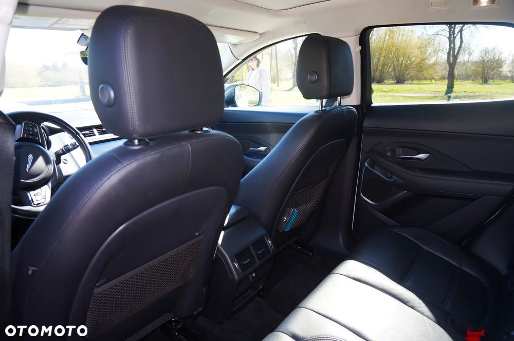 Jaguar E-Pace P250 AWD R-Dynamic S - 13