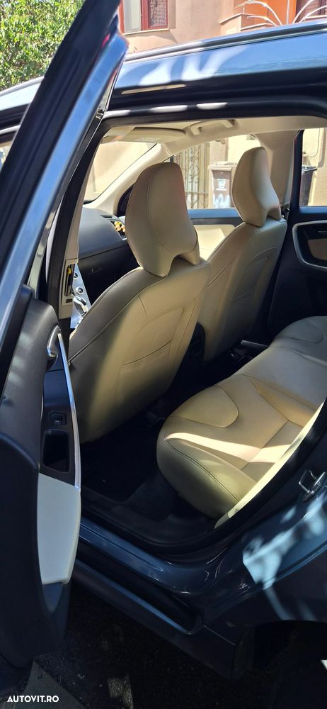 Volvo XC 60 D4 Inscription - 11