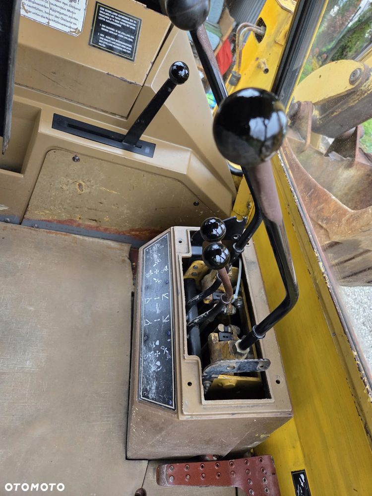 Caterpillar CAT 428B - 18