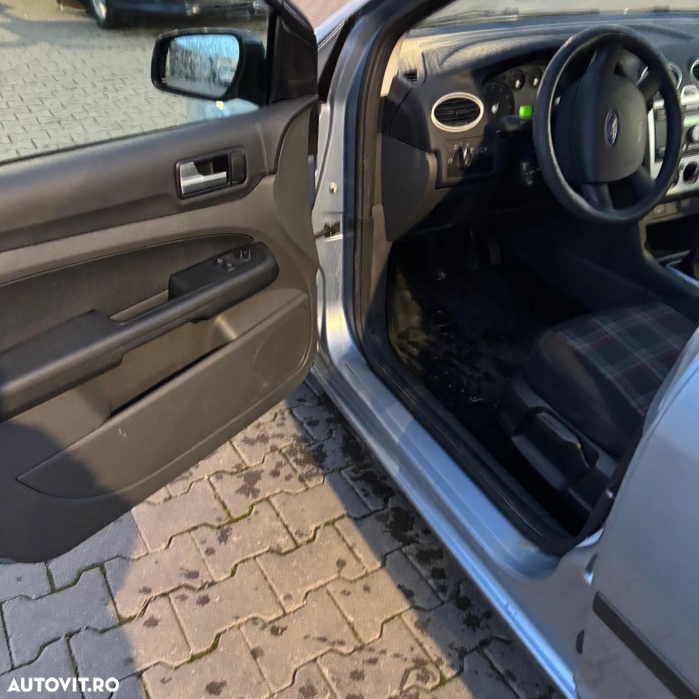 Ford Focus 1.6i 16V - 6