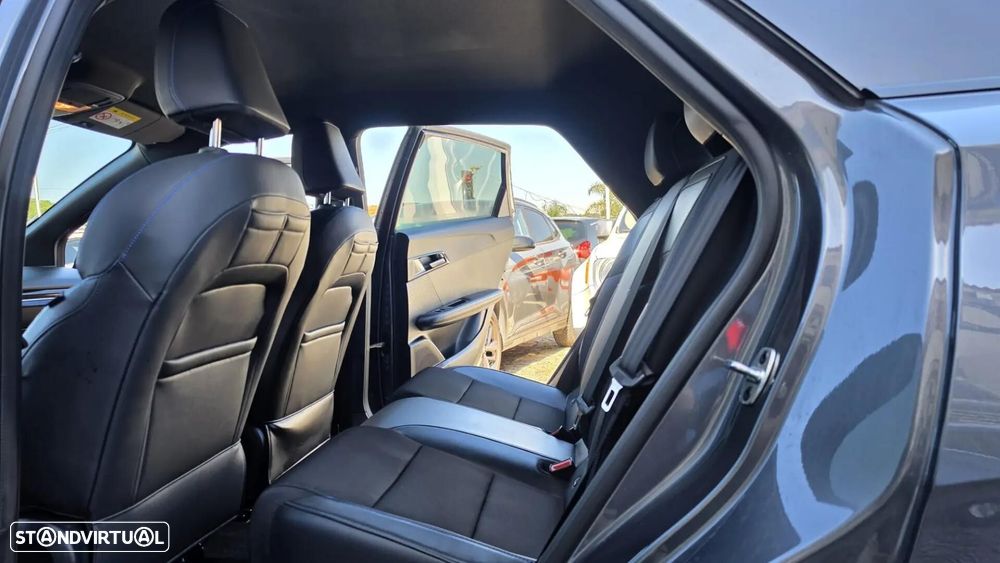 MG MG4 64 kWh Luxury - 12