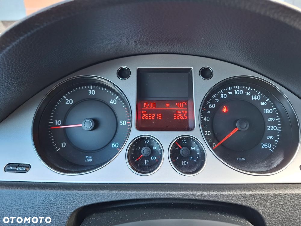 Volkswagen Passat 2.0 TDI DPF Comfortline - 11