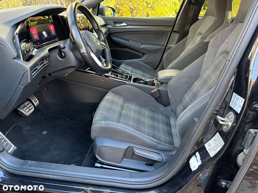 Volkswagen Golf - 8