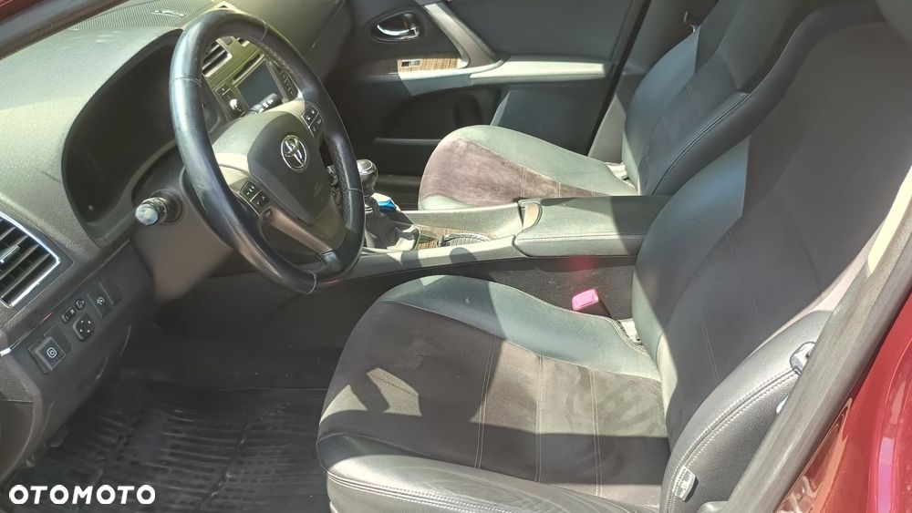 Toyota Avensis 1.8 Sol plus NAVI - 8