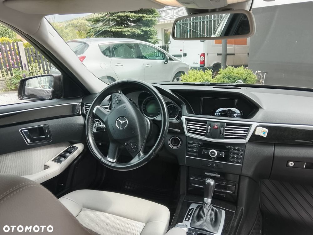 Mercedes-Benz Klasa E 250 CGI BlueEffICIENCY Avantgarde - 2