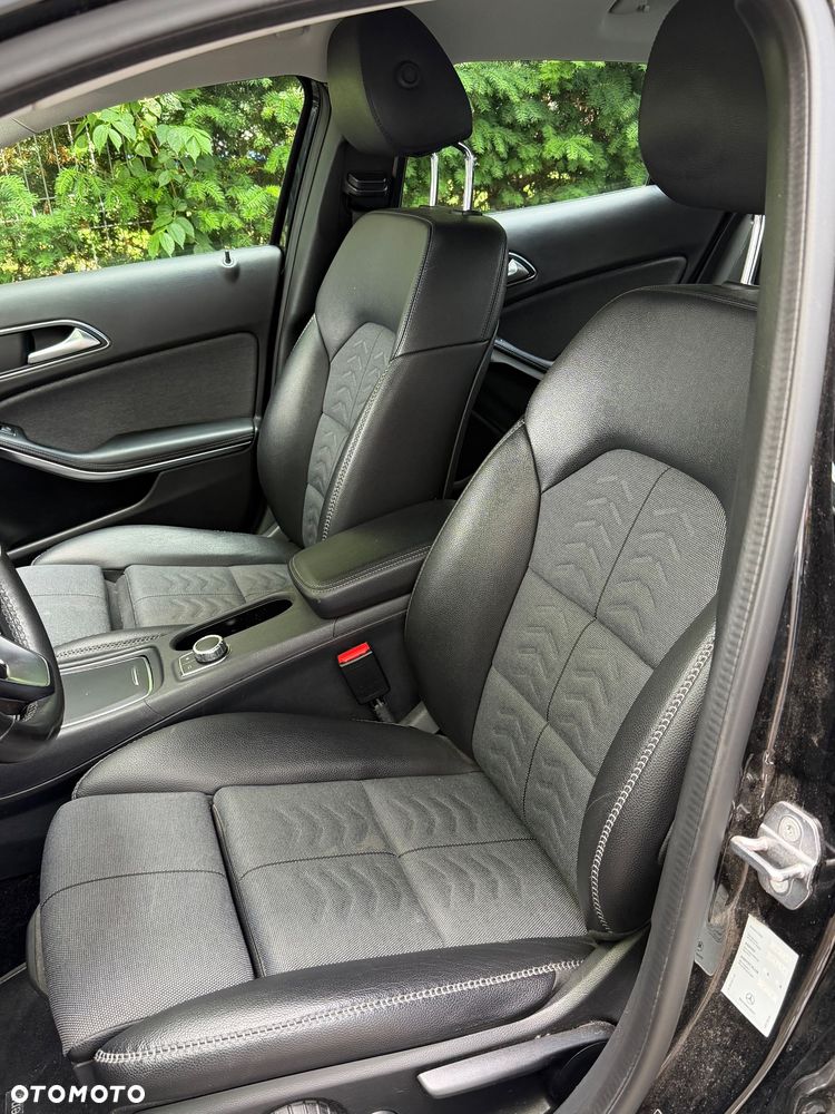 Mercedes-Benz GLA 180 7G-DCT - 5
