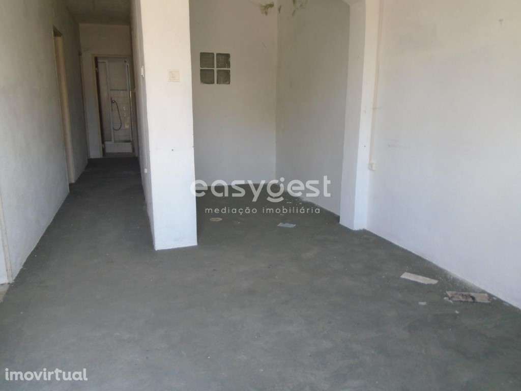 Moradia de Dois pisos para recuperar no Centro da Vila de Pataias - Grande imagem: 3/31