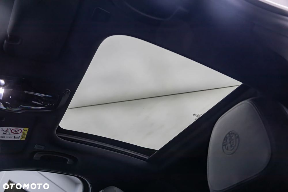 Alfa Romeo Giulia 2.0 Turbo 16V AT8-Q4 Veloce - 20