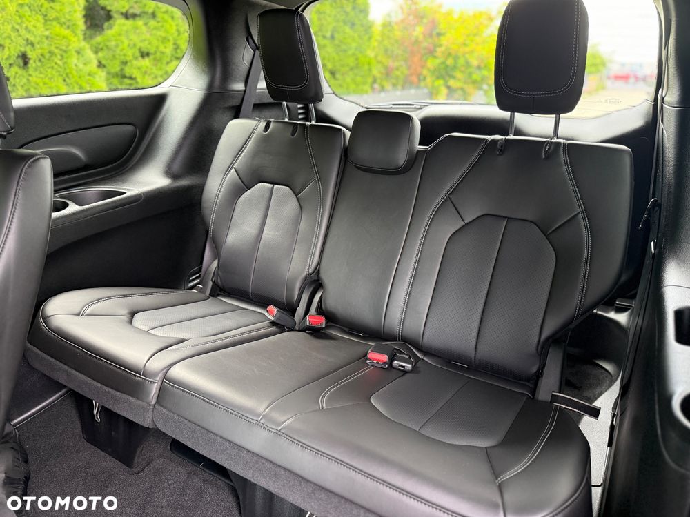 Chrysler Pacifica - 38