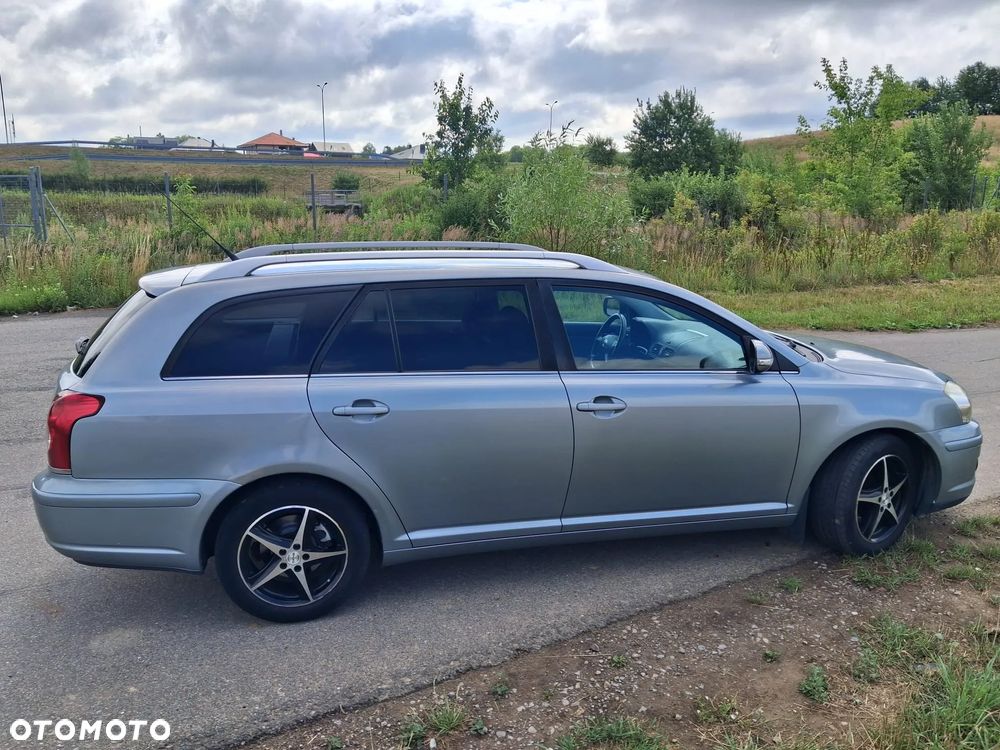 Toyota Avensis - 17