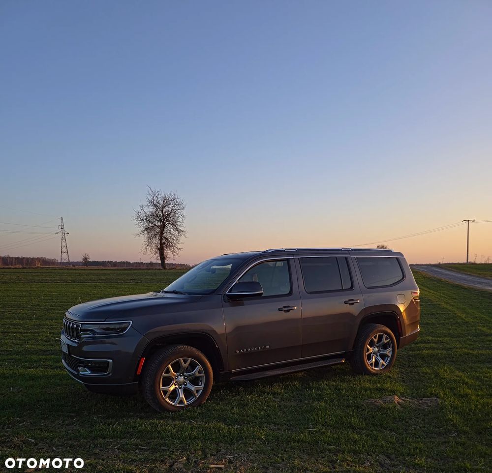 Jeep Wagoneer - 13