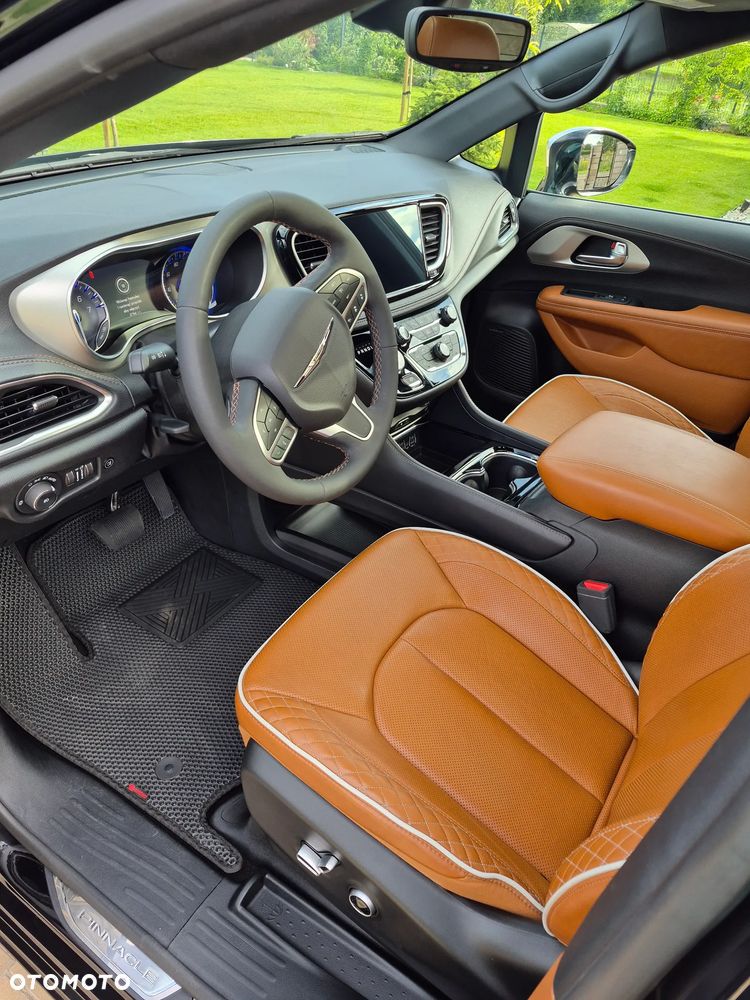 Chrysler Pacifica - 11