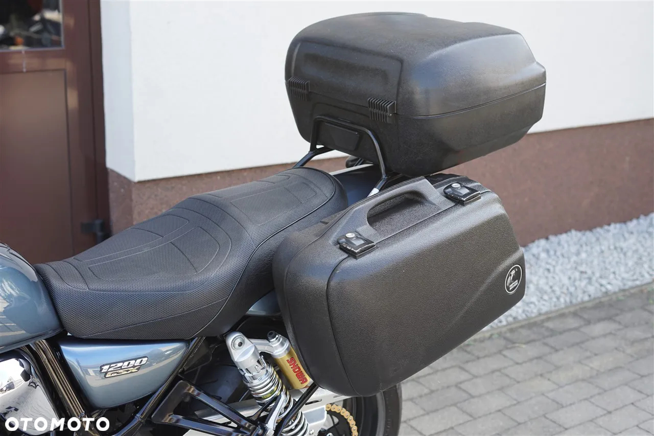 Suzuki GSX - 23
