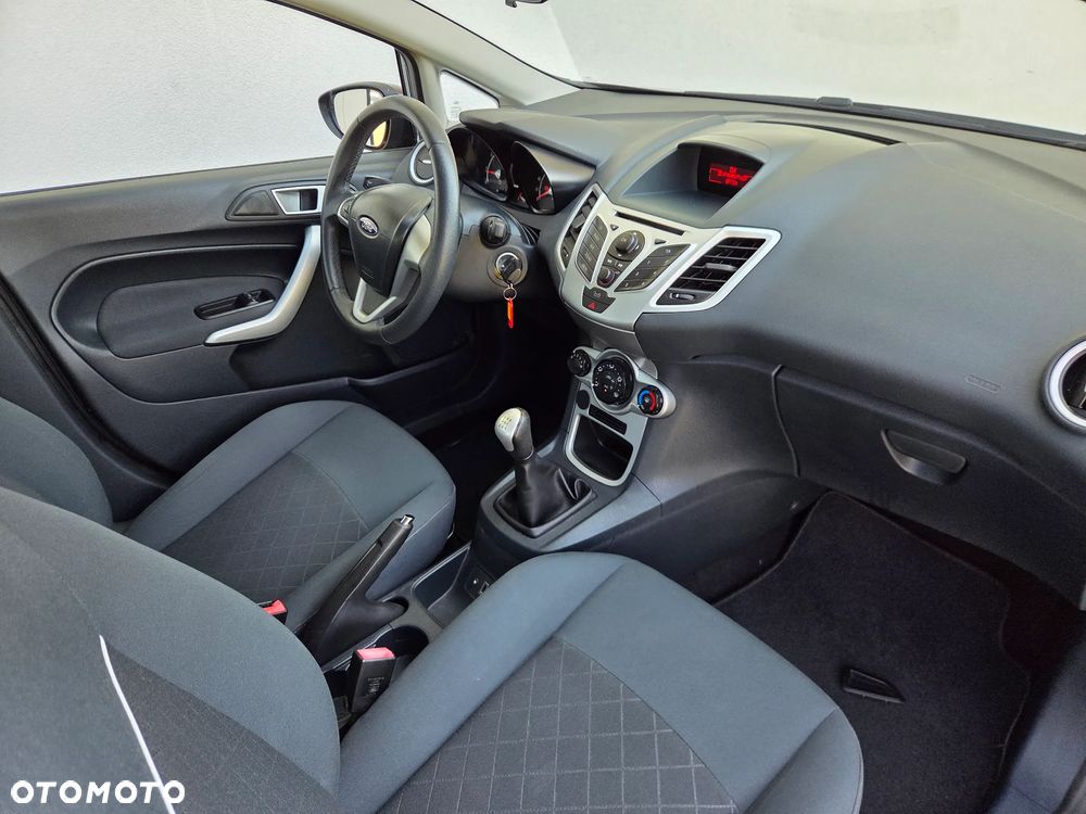 Ford Fiesta - 10