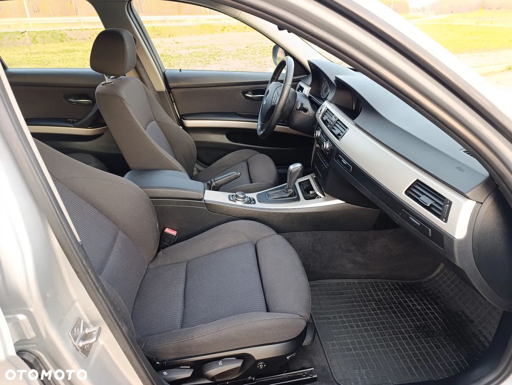 BMW Seria 3 318d DPF Edition Exclusive - 31