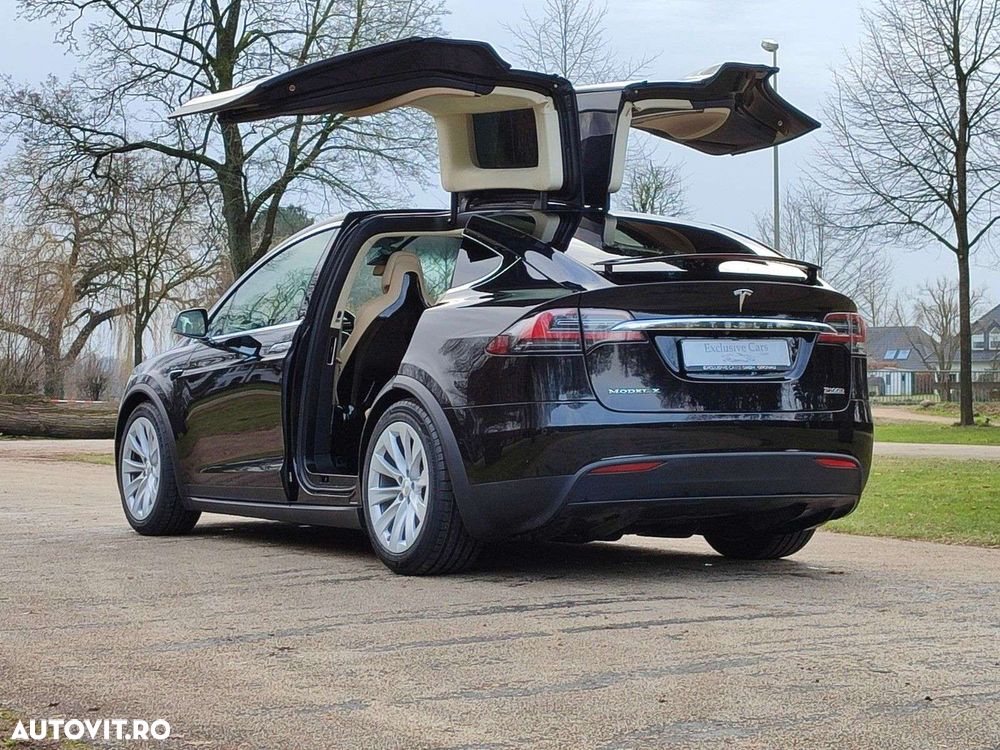 Tesla Model X - 5
