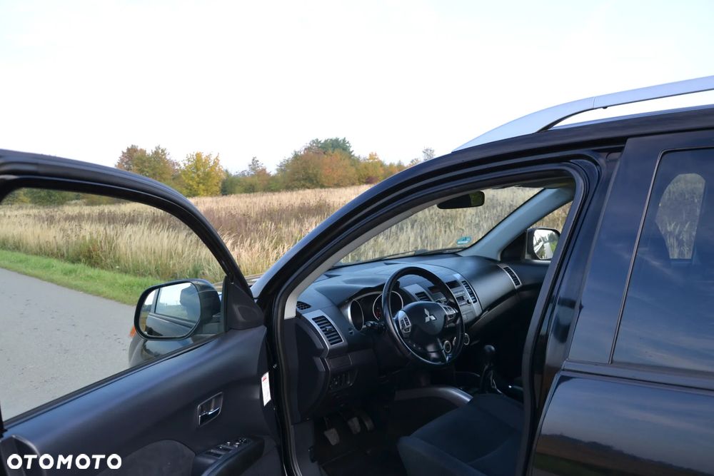 Mitsubishi Outlander 2.4 Invite 2WD - 12